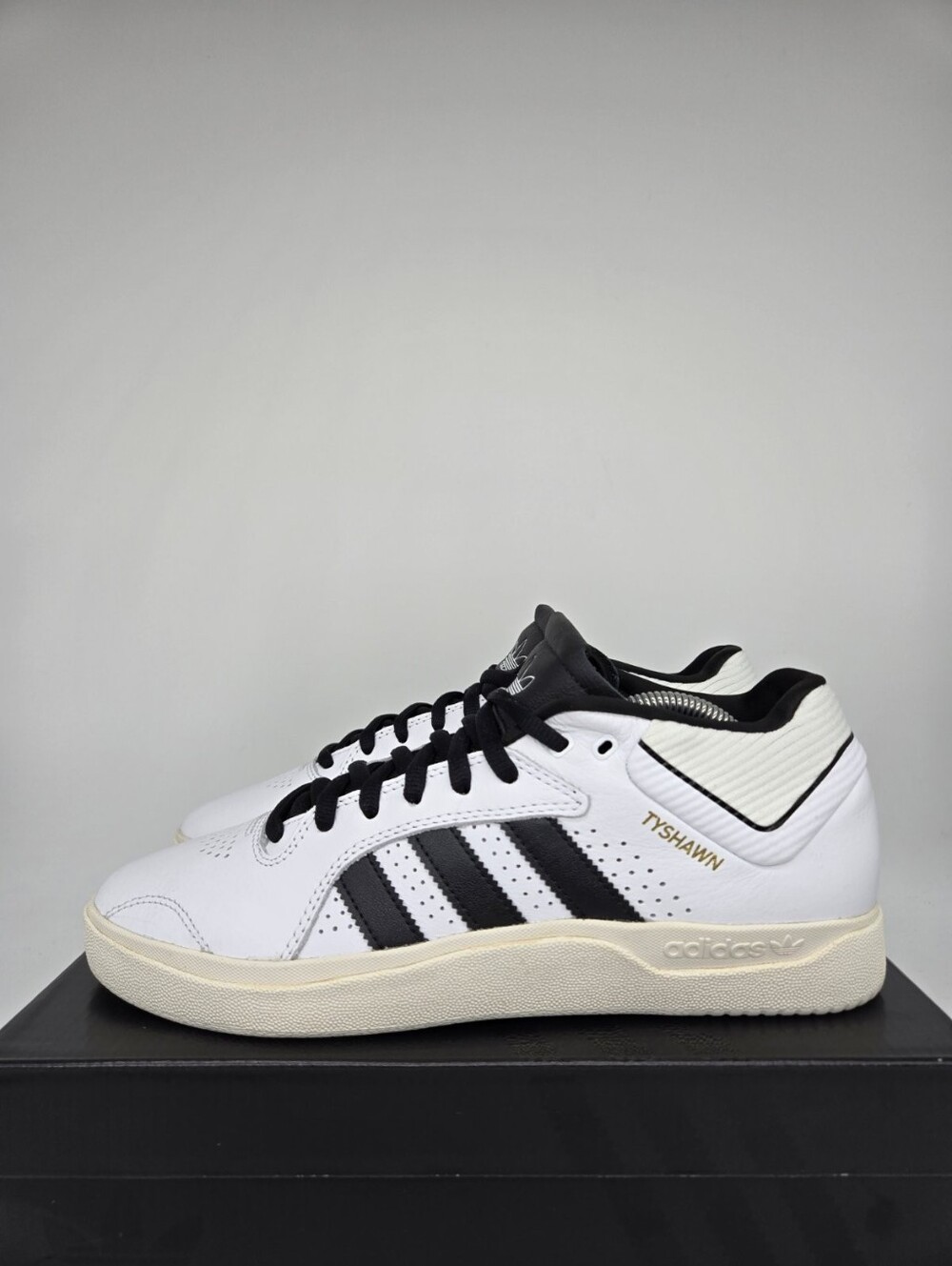 adidas Men's Tyshawn Mid JQ1134 Core Black Cloud White Shoes Size 9.5